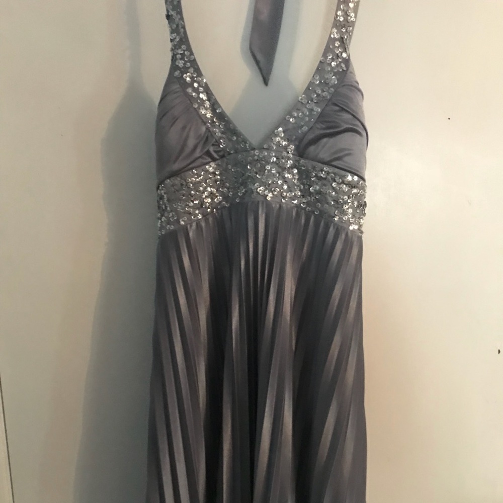 Gray pleat halter dress. - Picture 1 of 3